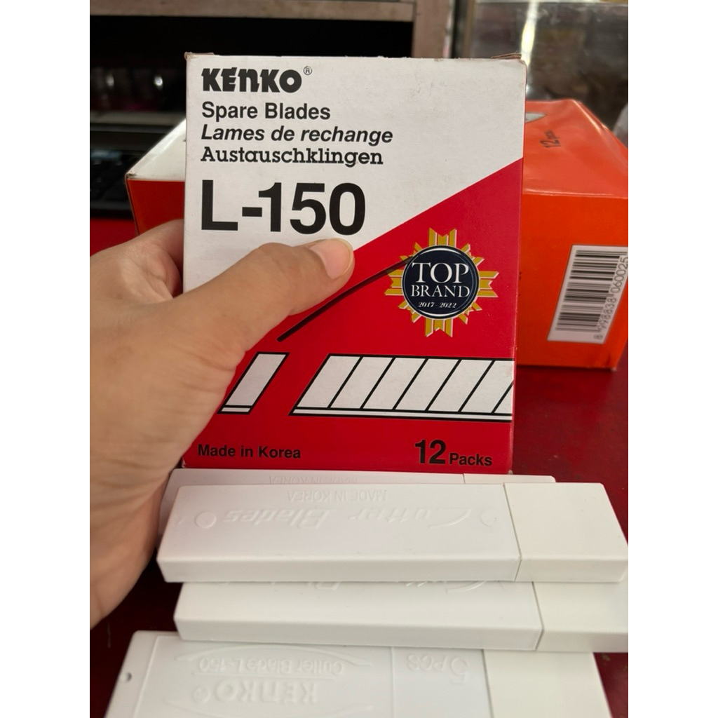

Isi Pisau Cutter Kenko L-150 / Refil pisau cutter / anak pisau cutter