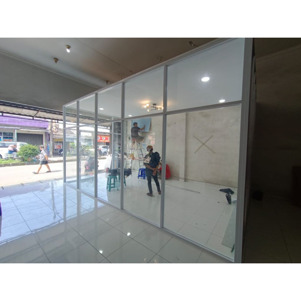 kusen partisi kaca aluminium