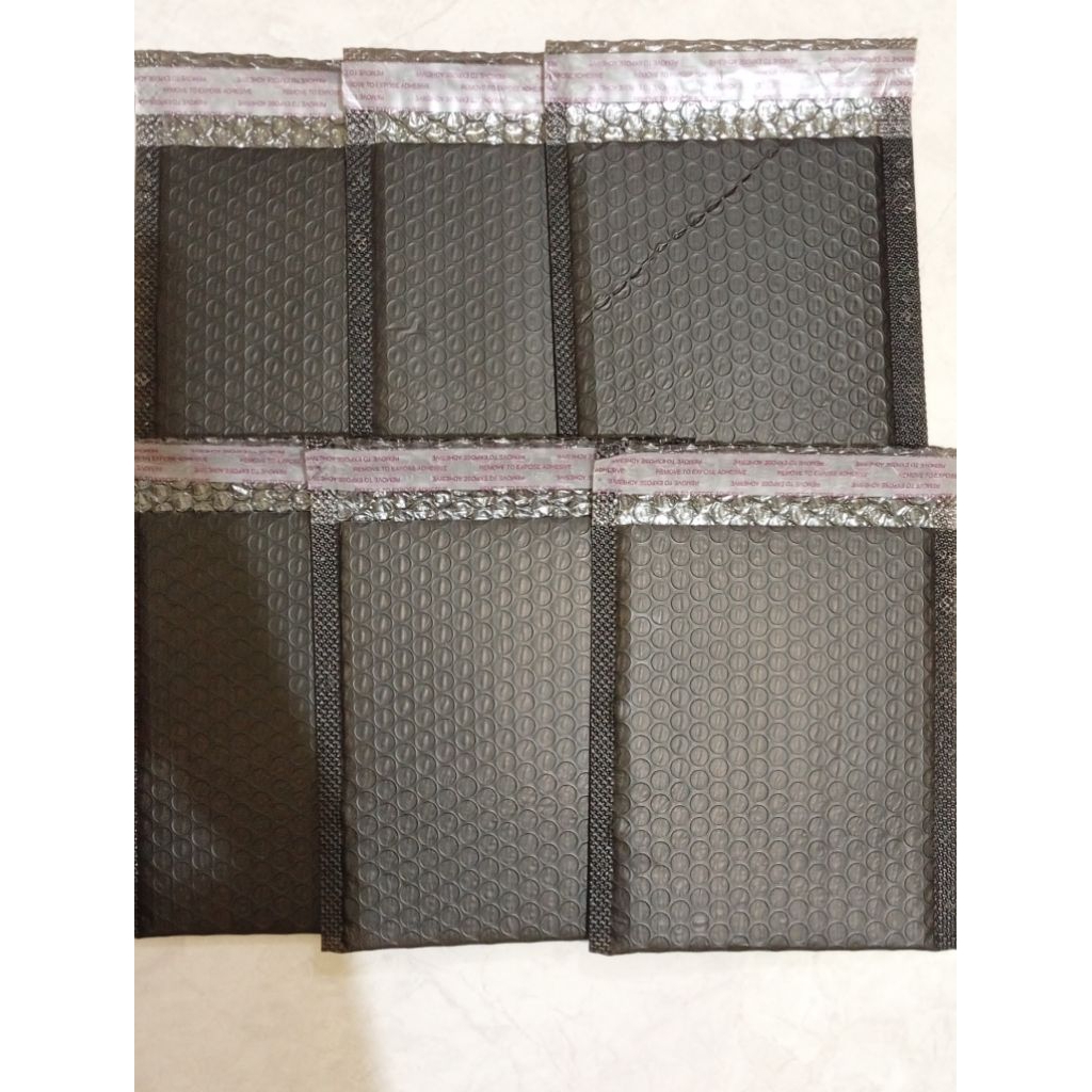 

BUBBLE MAILER (ISI 6PCS) WARNA HITAM UKURAN 15X20 CM
