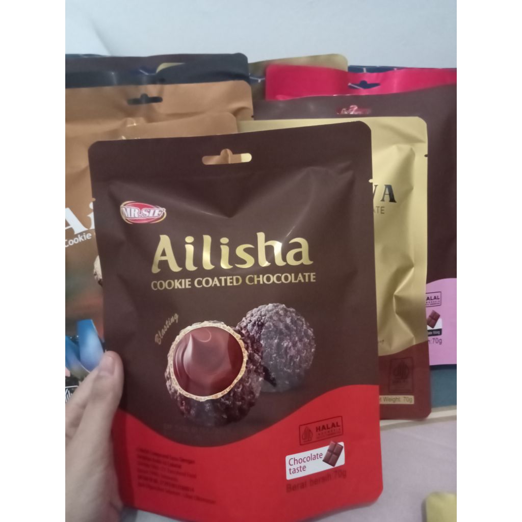 

coklat susu dengan serpihan kukis isi coklat