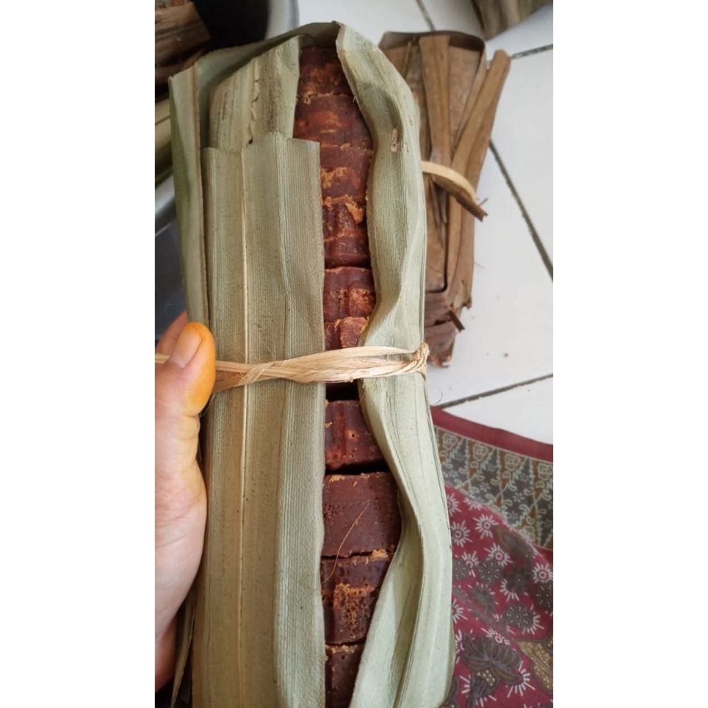 

gula aren asli 100% murni berat 1kg bungkus daun