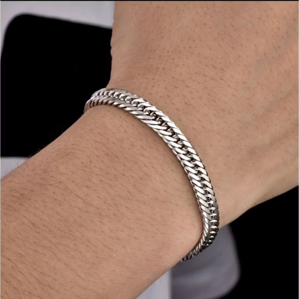 Gelang Titanium Pria Elegan Desain Minimalis & Tangguh