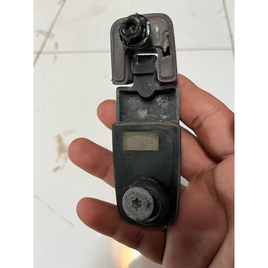 Hinge assy bagian kiri honda crv gen 2