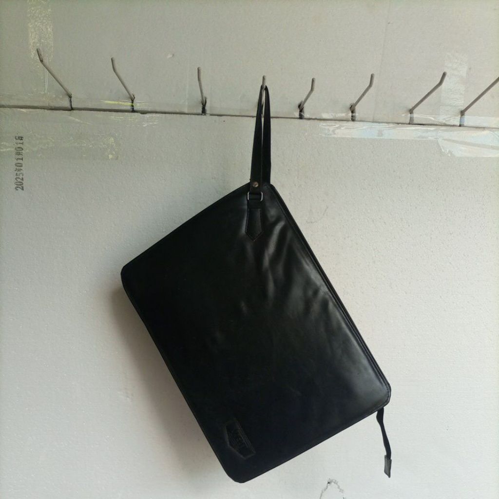 

Black Leather Bag-alas-39x9cm-tinggi-29cm-preloved