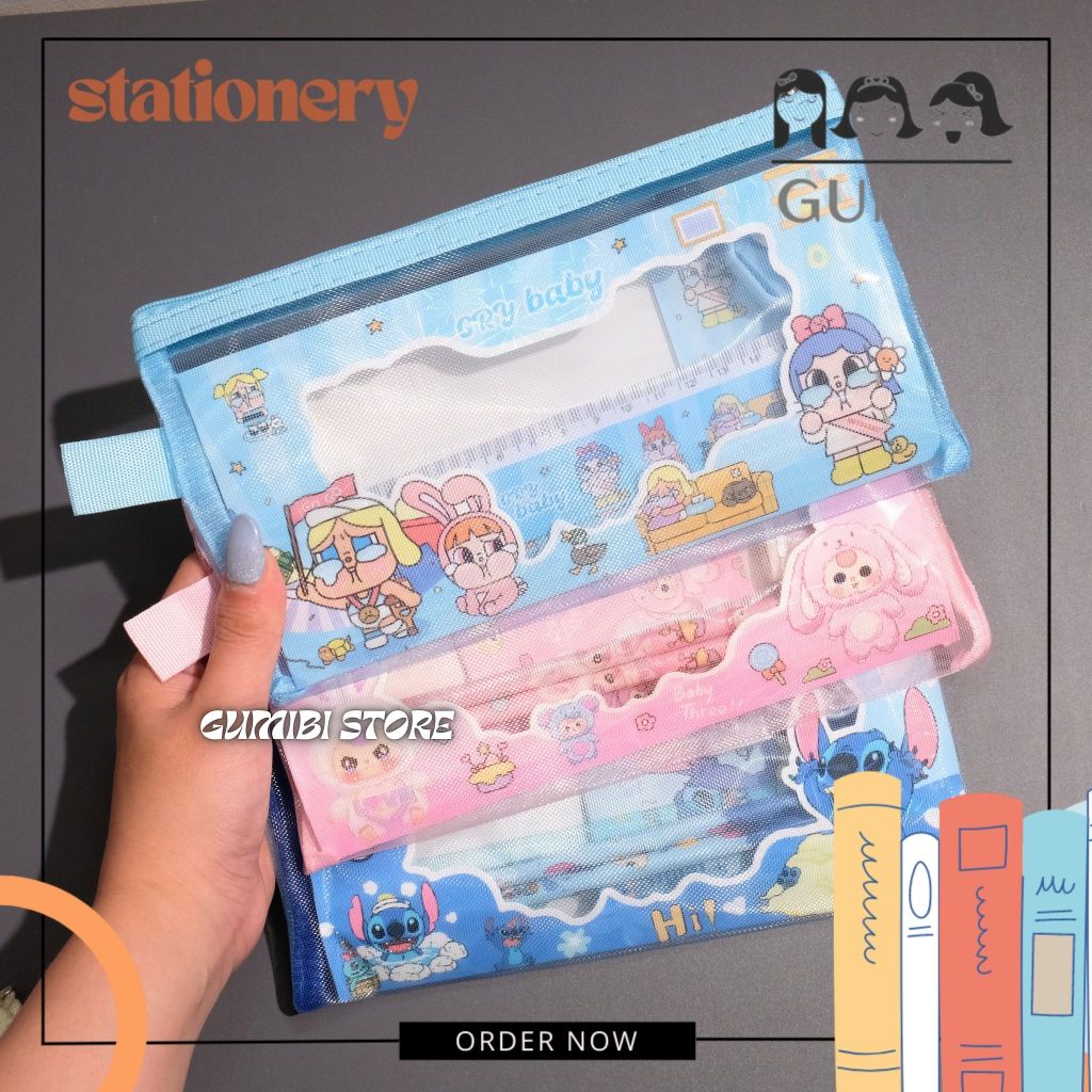 

KOTAK PENSIL JARING STITCH CRY BABY THREE TEMPAT PENSIL SET PENSIL PENGGARIS PENGHAPUS RAUTAN KARAKTER ANAK CRY BABY STITCH BABY THREE SET SOUVENIR GIFT SET TERMURAH GUMIBI STORE