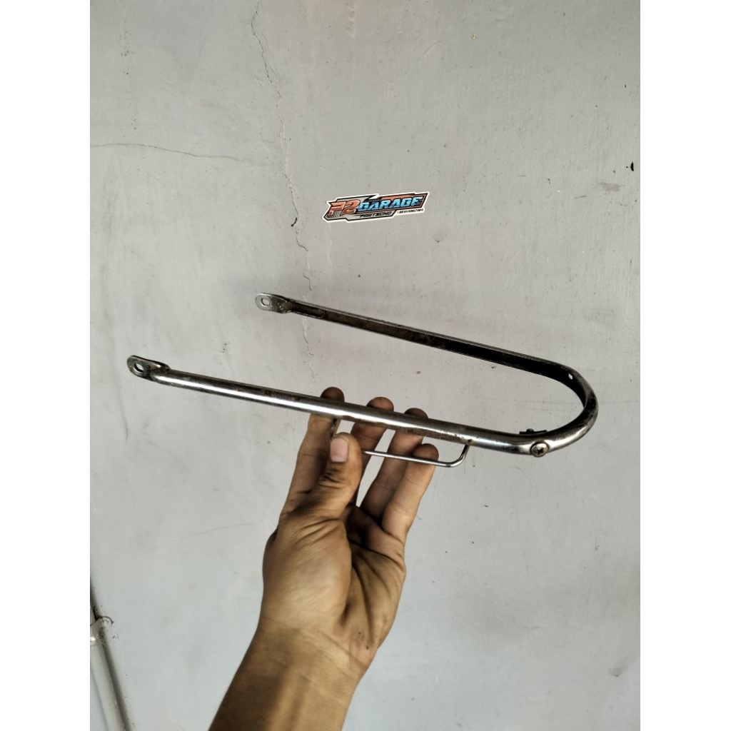 pangkon bracket dudukan tiang penyangga slebor depan gl100 gl125 platina 79 original copotan
