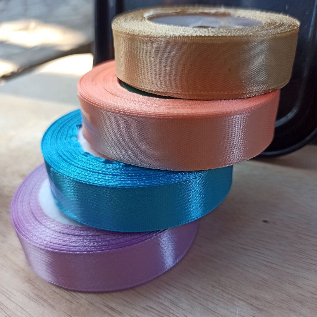 

pita satin 3/4" in / pita satin 2cm pita roll satin 2cm / di jual per meter