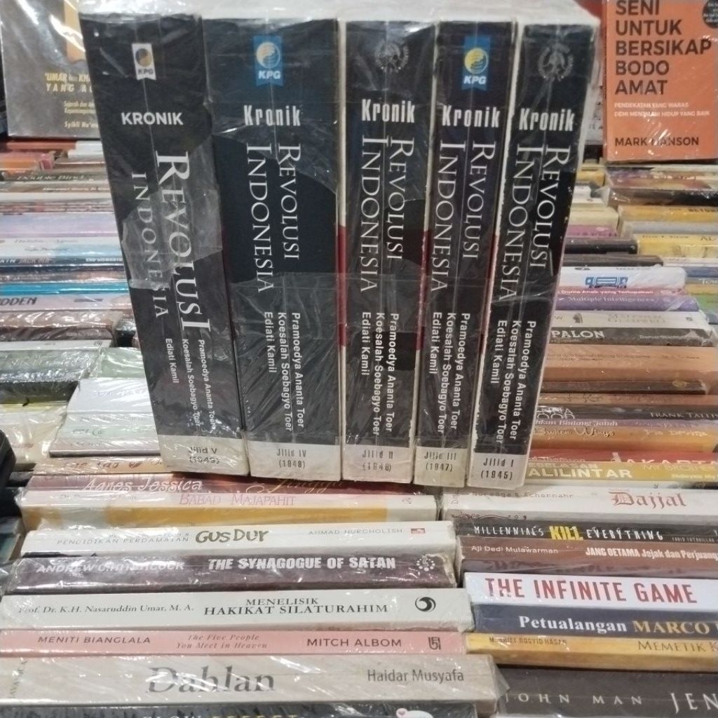 BUKU KRONIK REVOLUSI INDONESIA, PRAMOEDYA ANANTA TOER 1 SET 5 BUKU