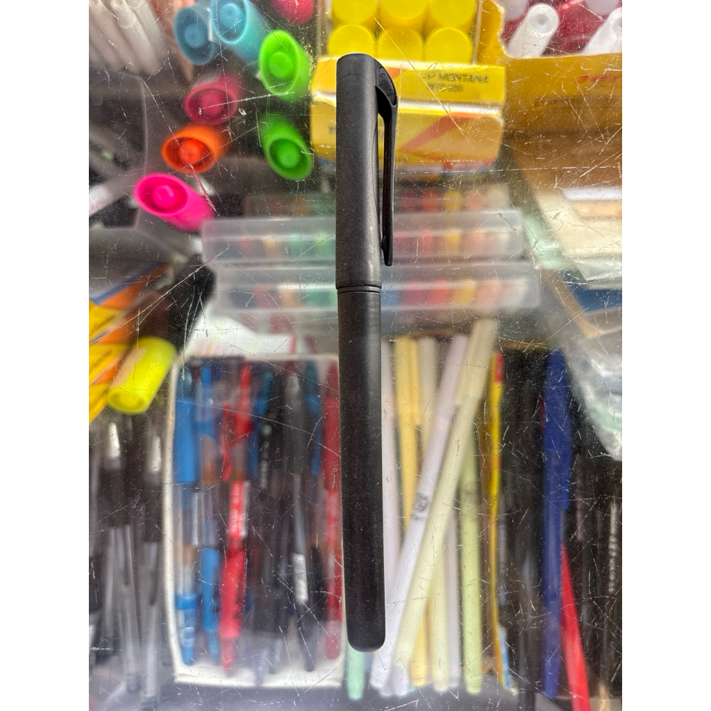 

Pena Standard | Hitam Polos Simple