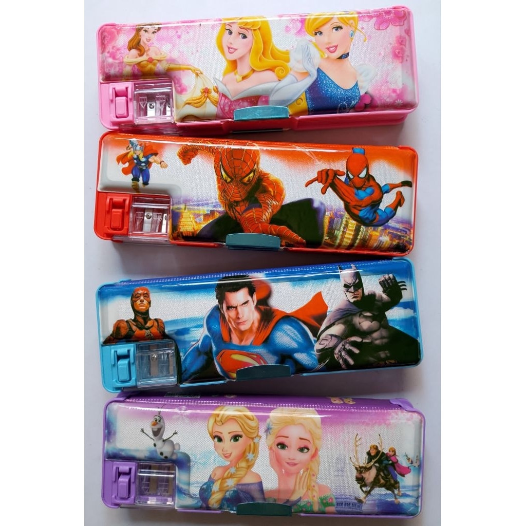 

(1PC) TEMPAT PENSIL MAGNET 6602 MOTIF CEWEK DAN COWOK/ 2 PINTU MAGNET