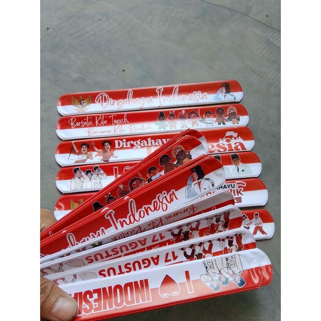 

1pcs penggaris gelang jepret motif merah putih