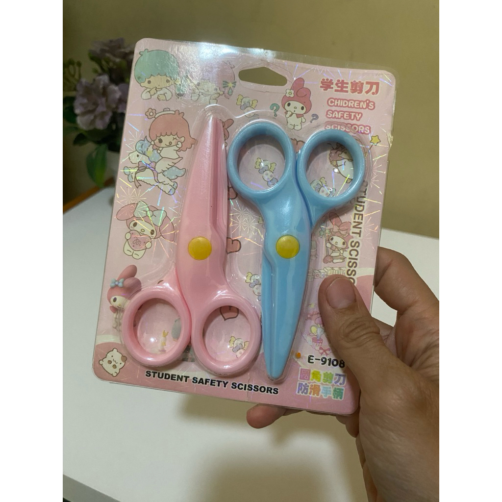 

Gunting Untuk Anak2 Belajar (Prelove/Nett) Free Kertas Warna Origami 10 lembar