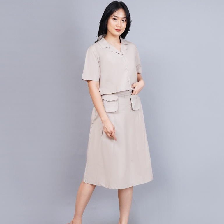 Setelan OneSet Atasan Lengan Pendek dan Rok Pendek