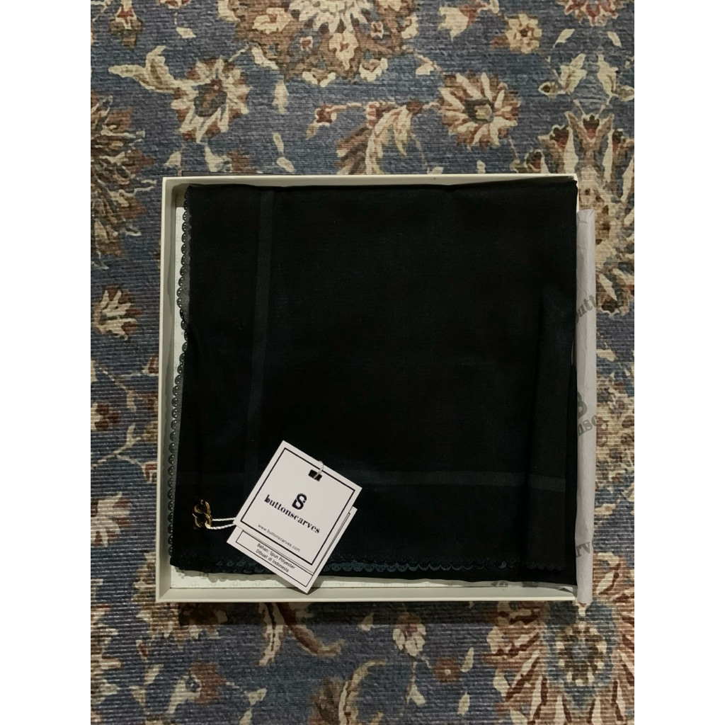 (NEW) Buttonscarves Basic Voal Square - Jet Black