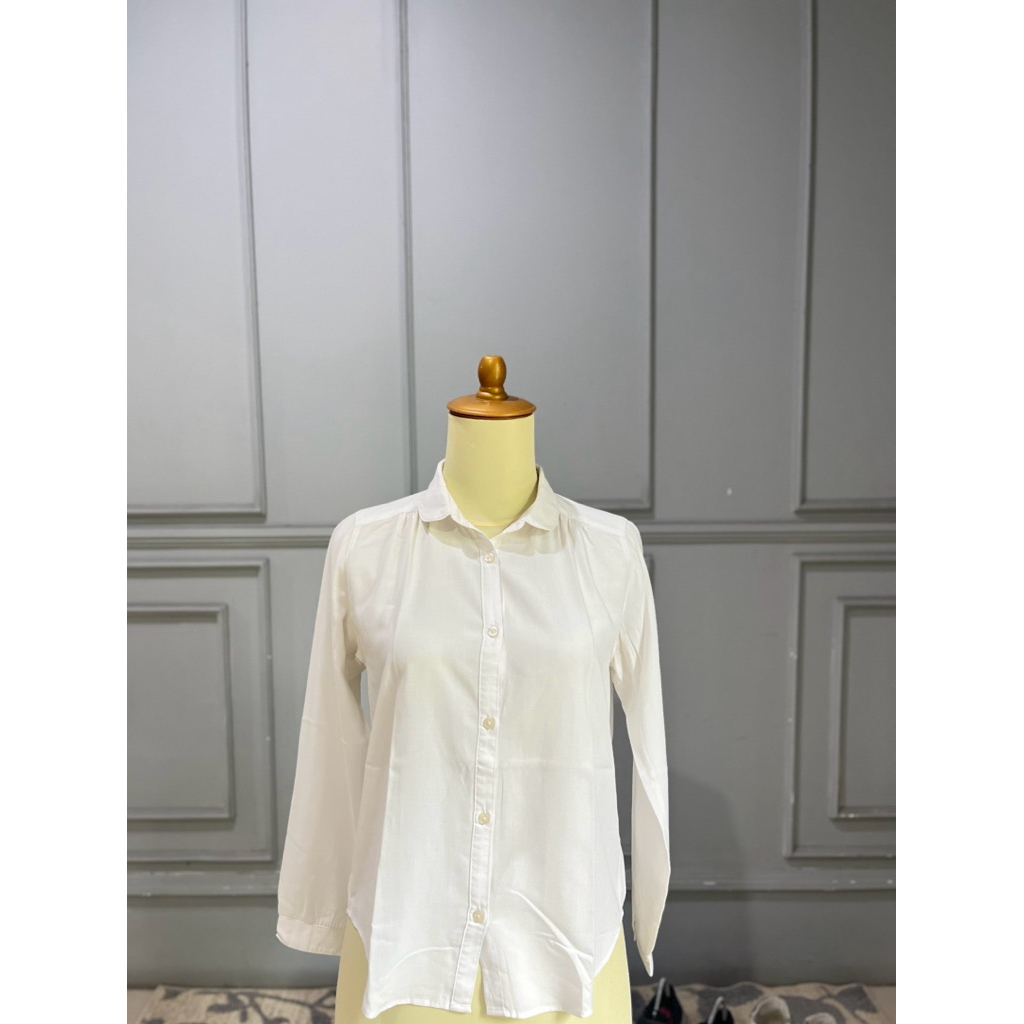 KEMEJA PUTIH UNIQLO KIDS WANITA SIZE 150 (PRELOVED)