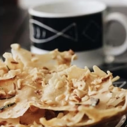 

Keripik peyek, akar kelapa, makanan ringan