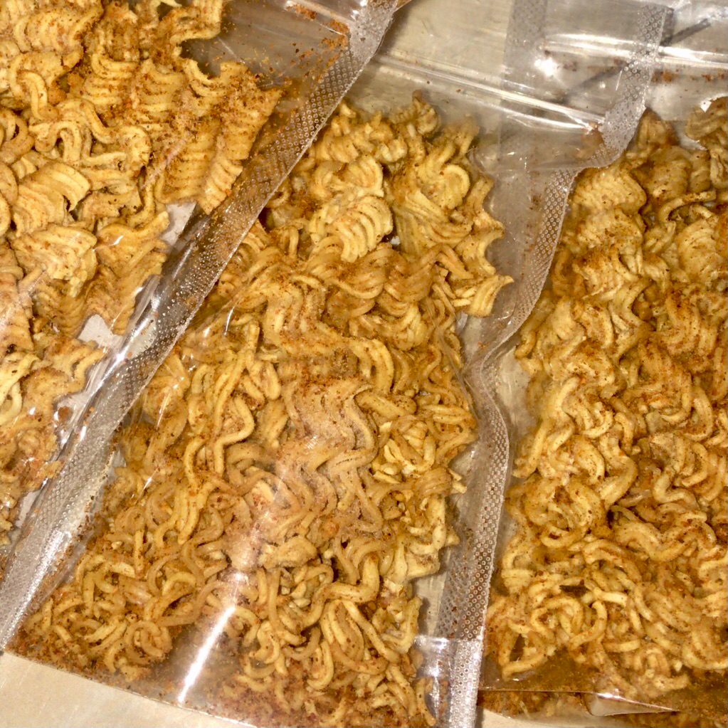 

Mie Kriuk Mie Kremes Pedas, Asin Gurih Daun Jeruk 100gr dan 250gr