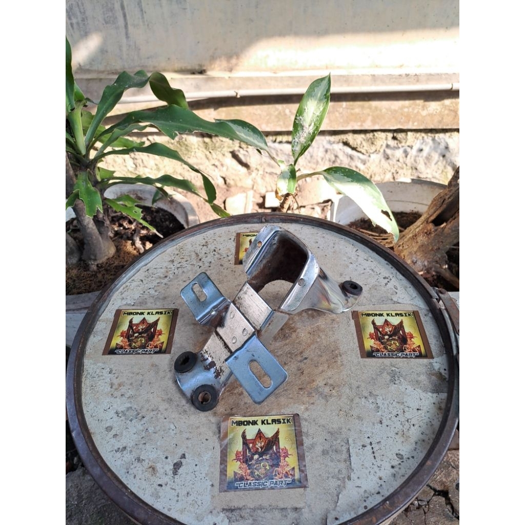 dudukan pangkon stoplamp suzuki fr70 fr80 ORIGINAL pangkon stoplamp fr70 fr80 pangkon stoplamp fr