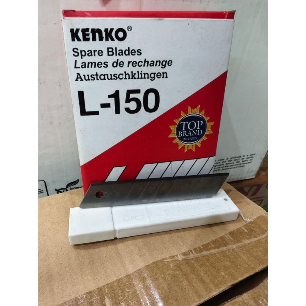 

refill cutter besar L150 kenko/isi cutter besar/harga per pack 12 tube