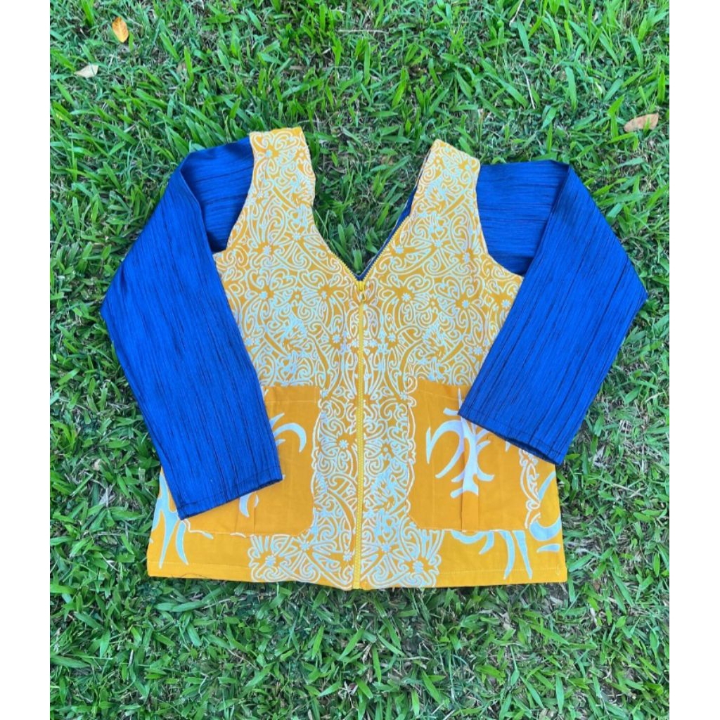 OURTILIA: OUTER MULTIFUNGSI DARI KAIN SERAT DAUN NANAS