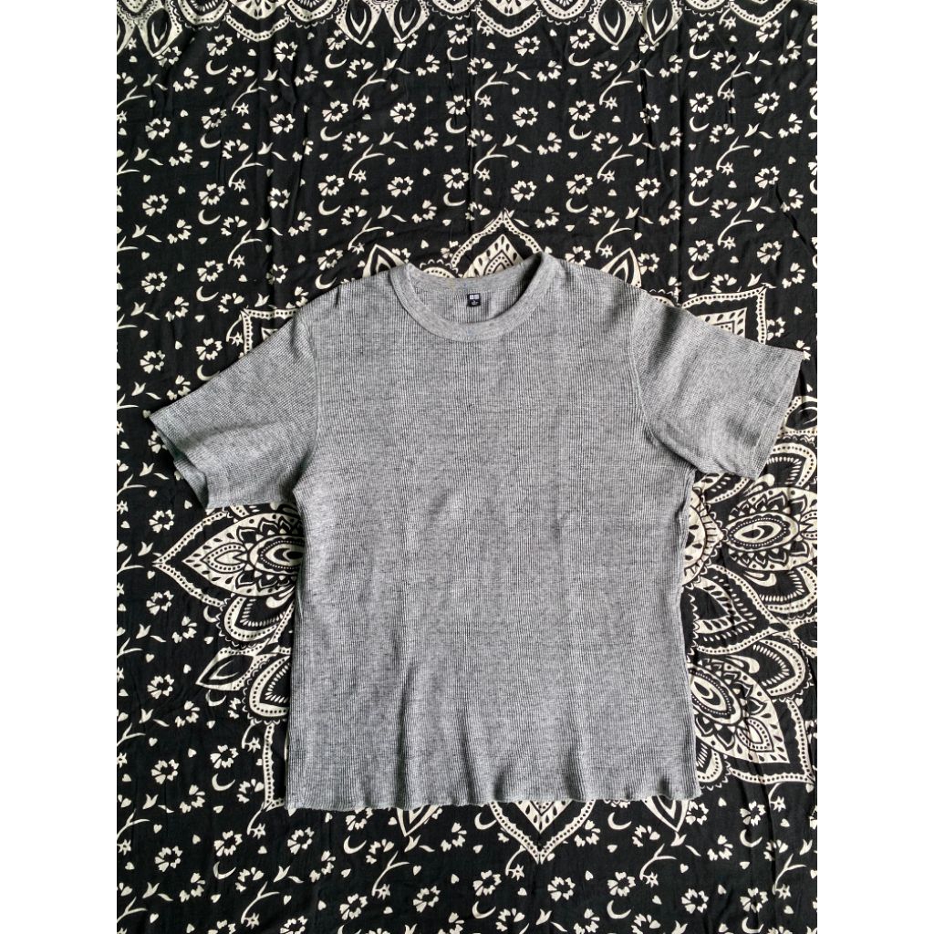 UNIQLO Rajut T-shirt Second