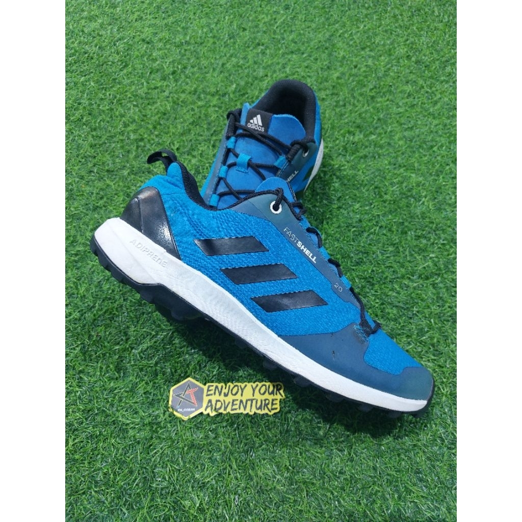 sepatu gunung trekking adidas size 40,5