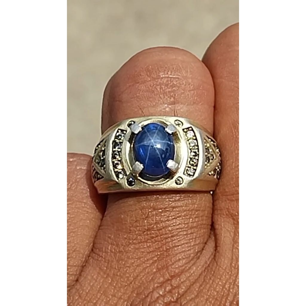 cincin batu Vivid Royal Blue sapphire srilanka