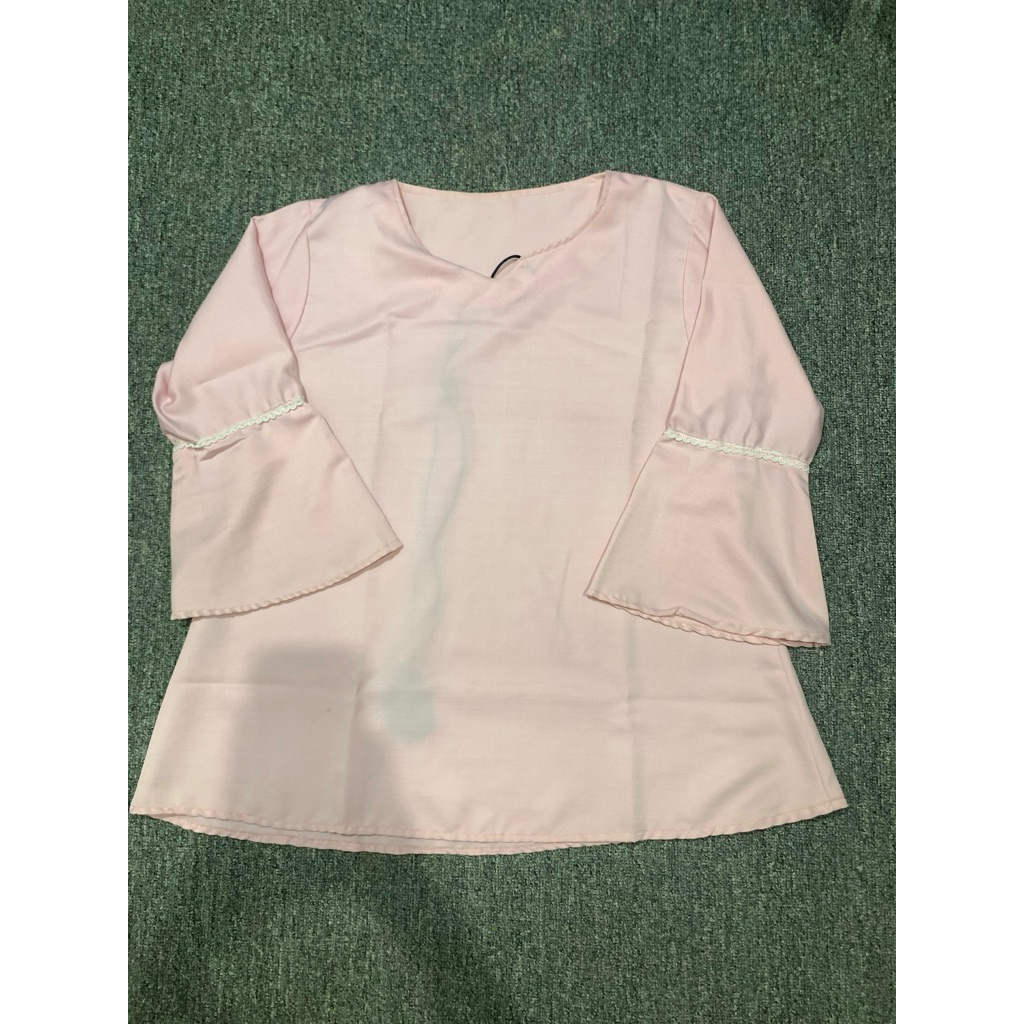 Blouse pink premium