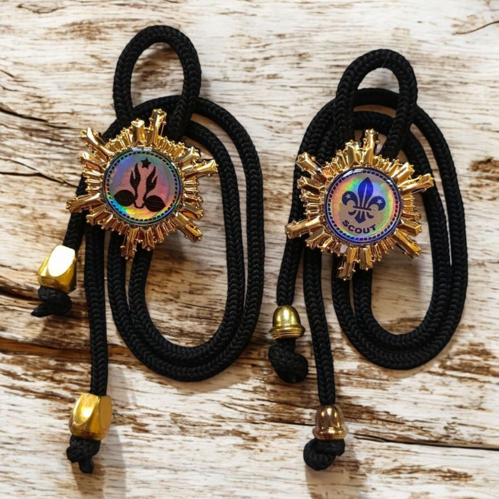 

Ring Kacu Pramuka bunga Matahari warna gold Motif Tali Logo hologram Elegan dan menarik perhatian murah berkualitas