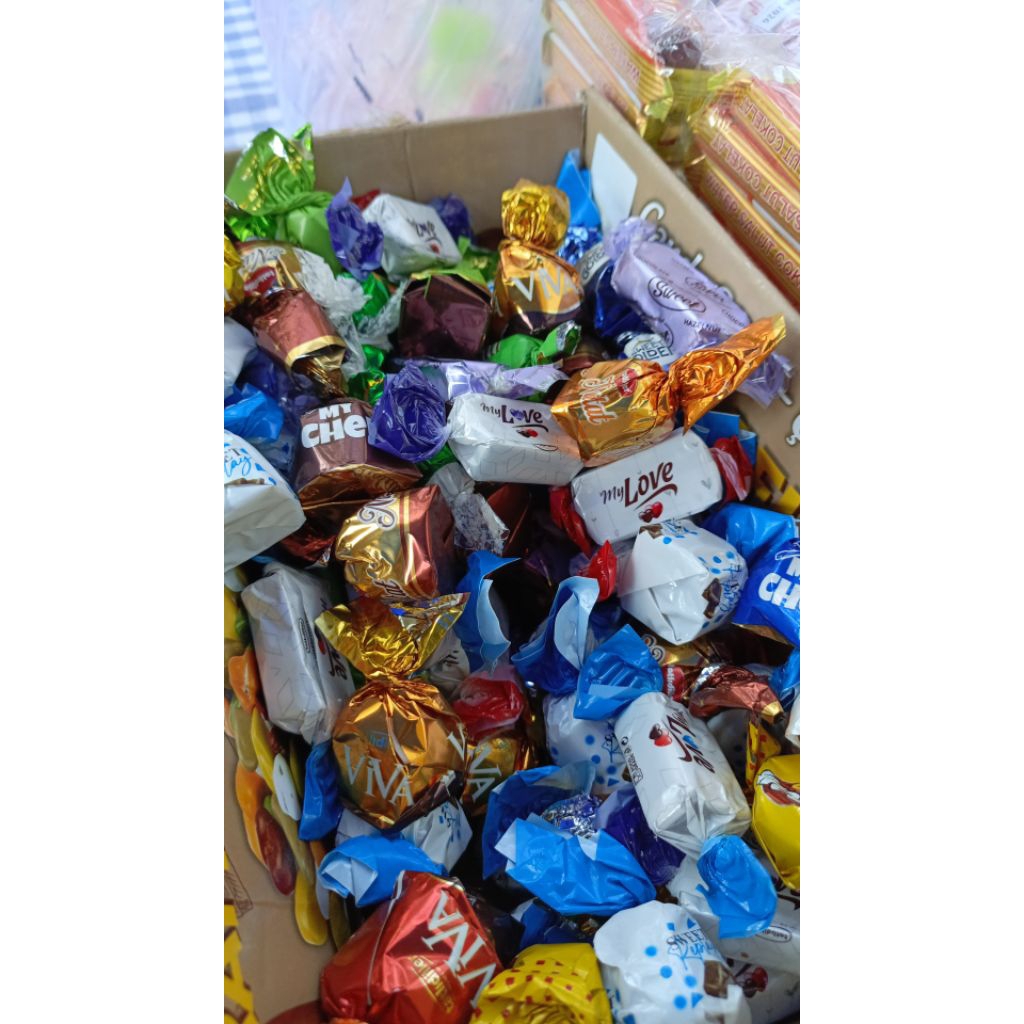 

Cokelat Turki Mix atau Cokelat Arab, yang sering dijadikan oleh-oleh haji dan umroh 500gram