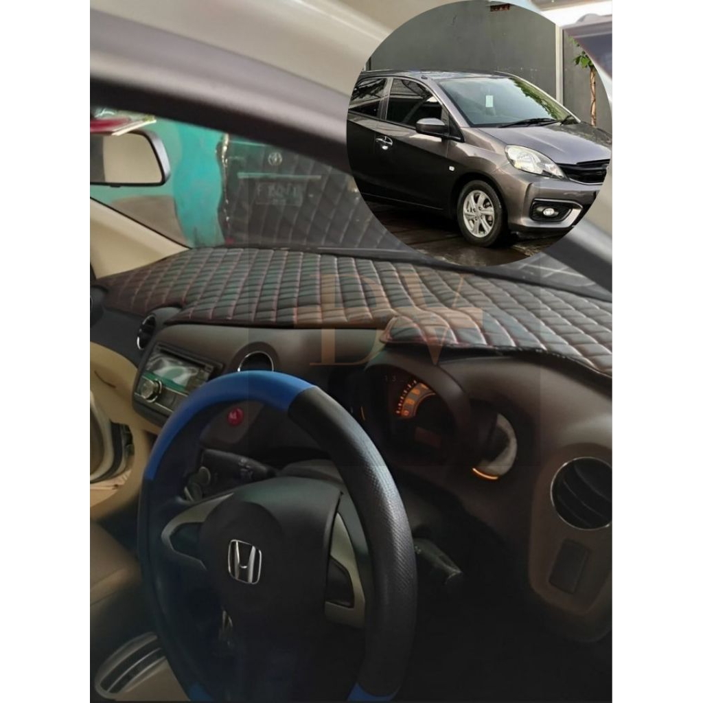 cover dashboard mobil brio tahun 2012-2016 berbahan dasar kulit premium dan untuk variasi aksesoris 