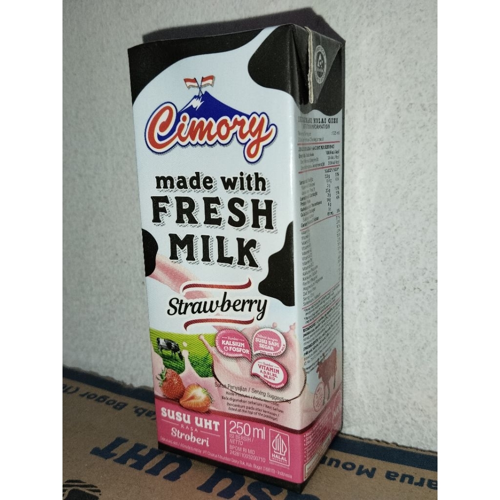 

Cimory susu UHT 250ml rasa strawberry