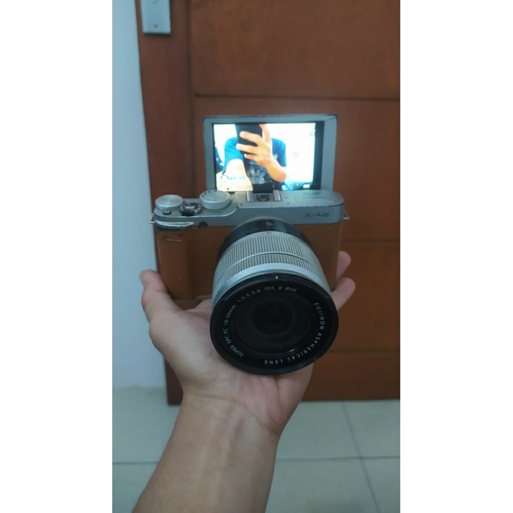 Kamera Fujifilm XA2 mirrorless warna cokelat bonus case kulit