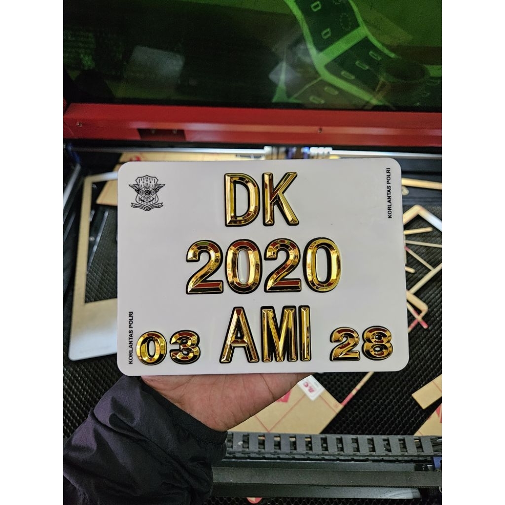 plat timbul bentuk kotak vespa