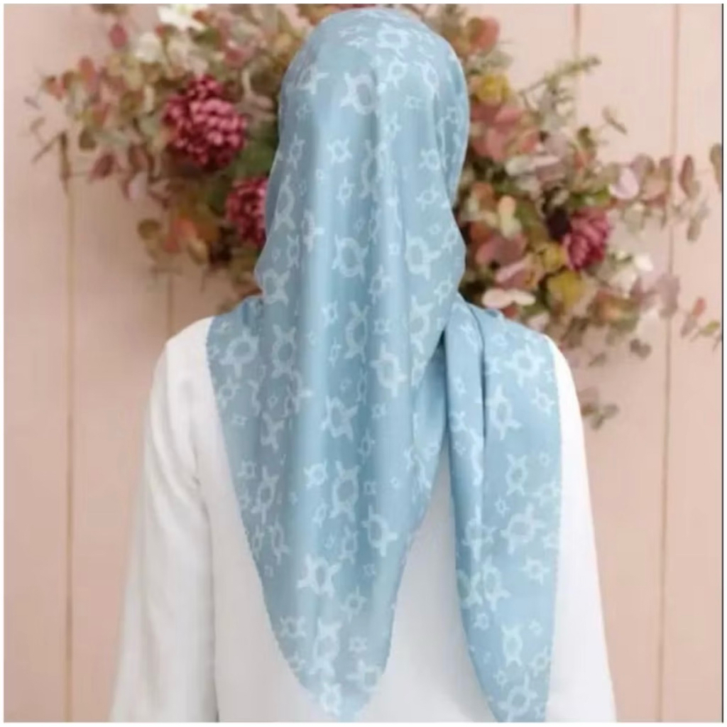 Preloved liberty scarf wearing klamby