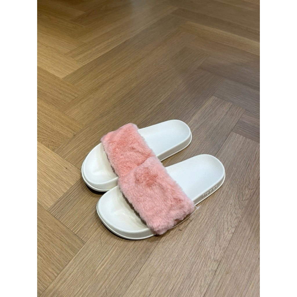fipper slip on fluff-pink vanilla