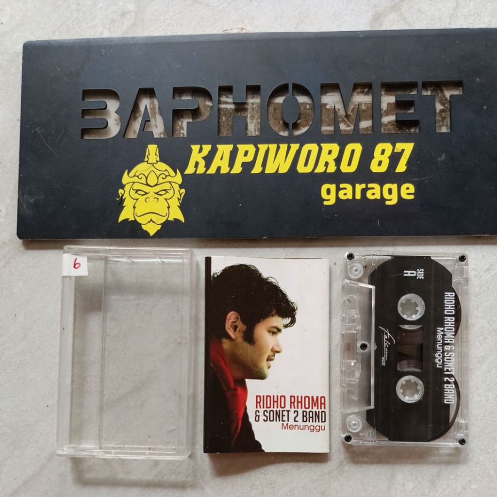 kaset pita,,,RIDHO RHOMA & SONET 2 BAND,,MENUNGGU