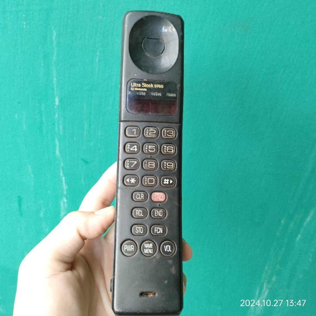 Handphone jadul motorola ultra sleek 9760 matot