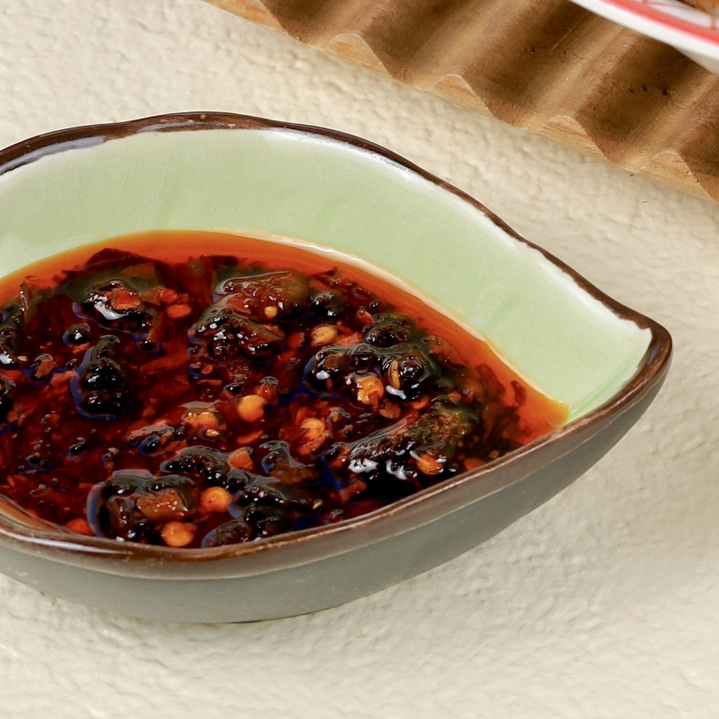 

DIMSUM JUNLI Chili Oil / Minyak Cabe Cocolan Dimsum, Gorengan, Lauk, dll