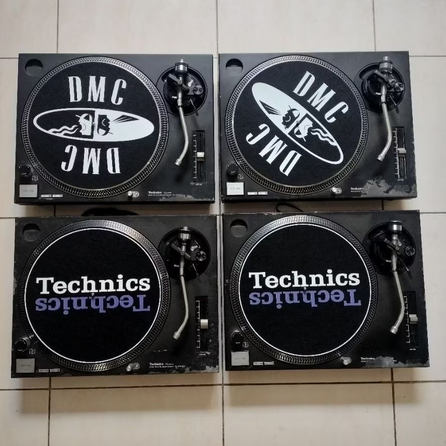 Technics SL1210 MK2 Tuntable