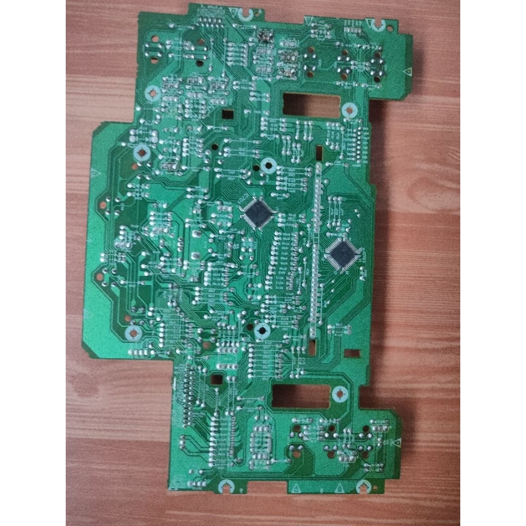 Panel depan Polytron XL2205