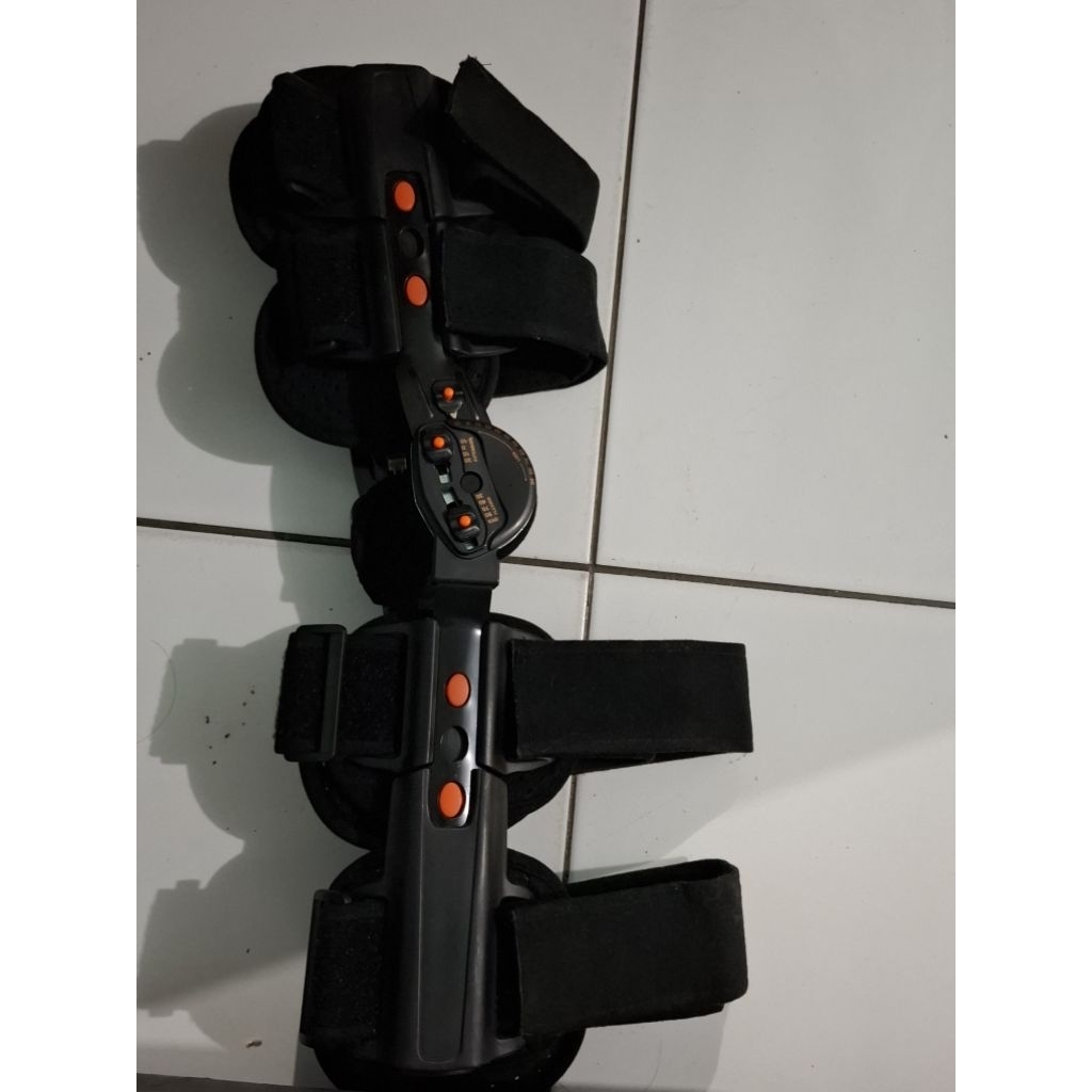 Knee Soft Brace With ROM Deker besi Penyangga Lutut Osteoarthritis Knee Support  kaki/lutut/knee sak