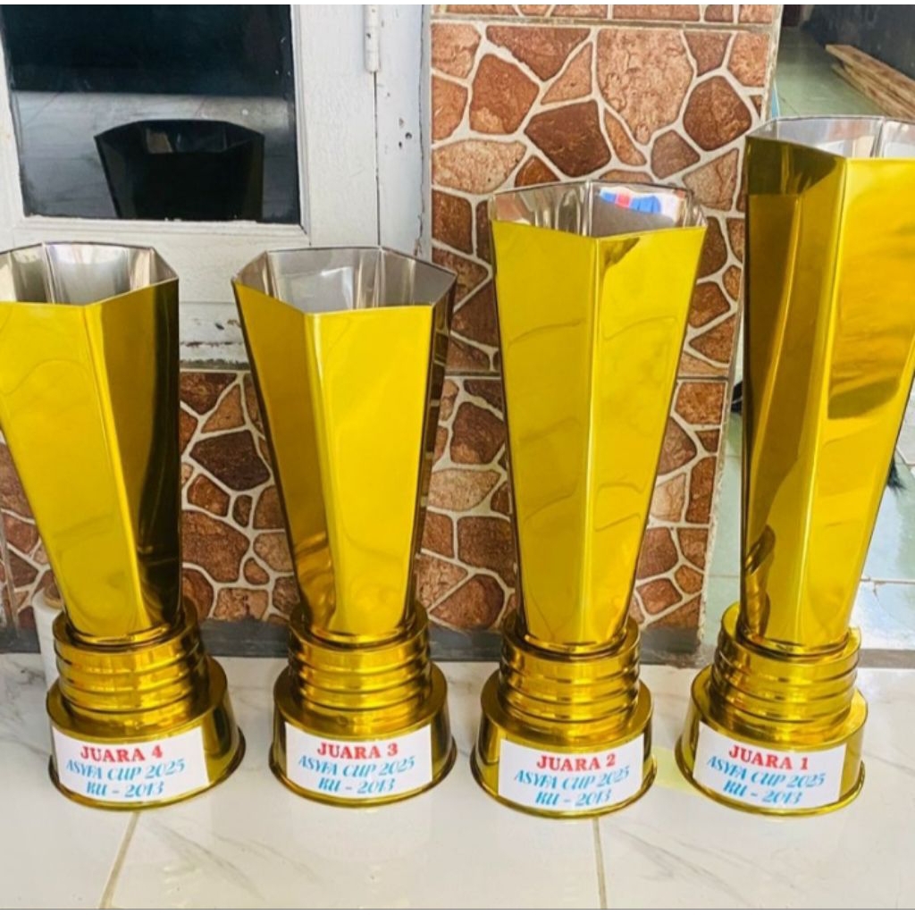 Piala Trophy CHAMPIONS