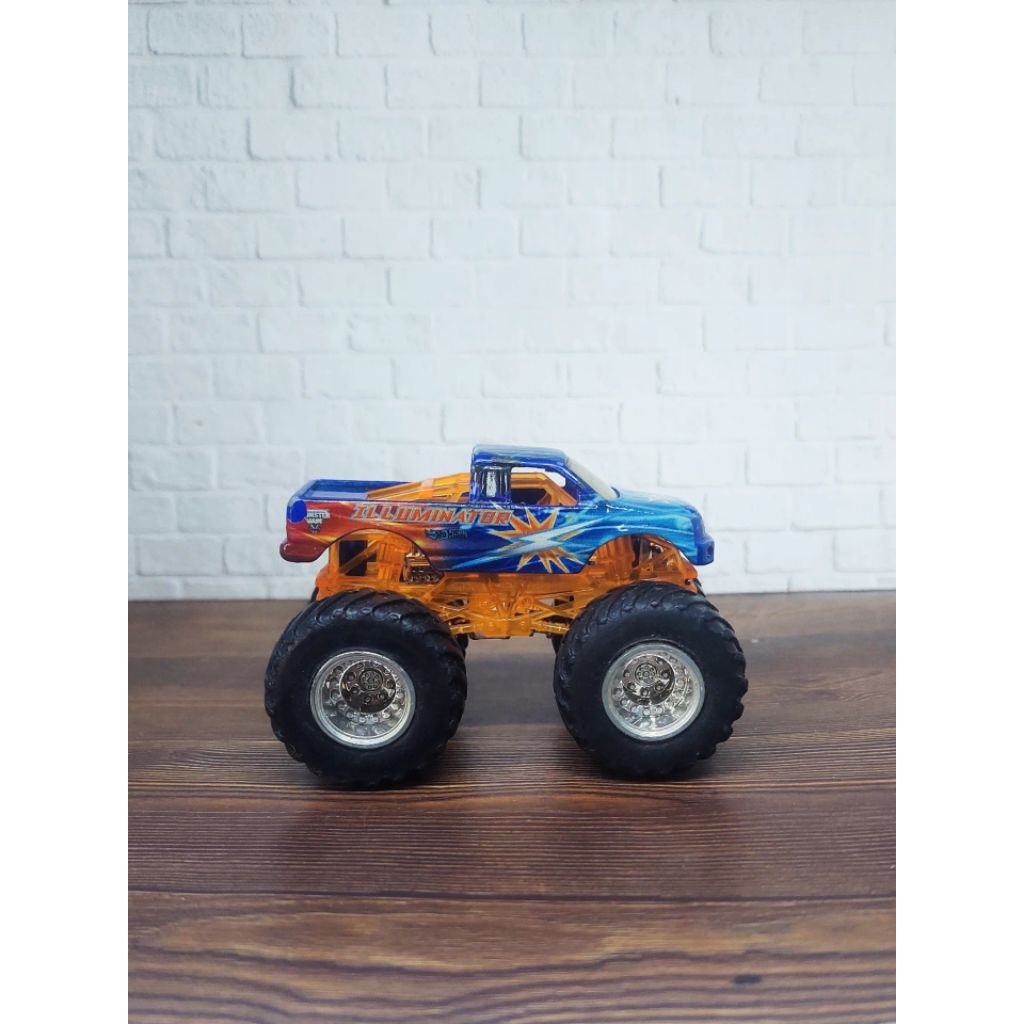 Illuminator Monster Truck ori Hot Wheels Happy Meal Mcd