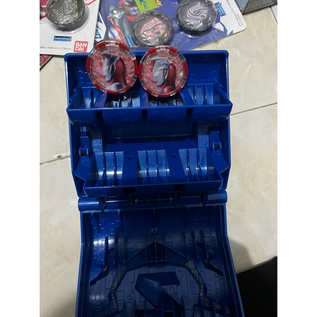 Holder ultraman z + 2 medal