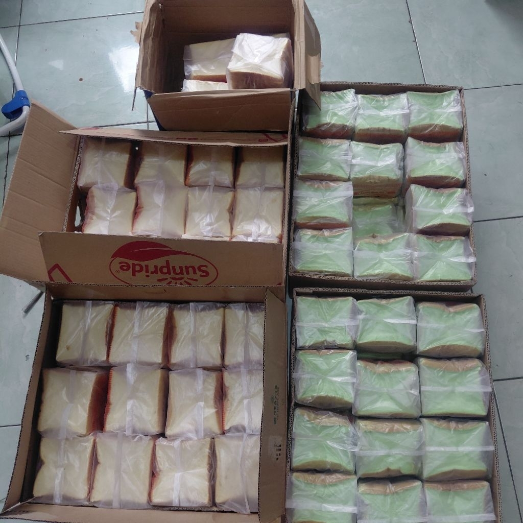 

roti tawar/bakar 1pak isi 10slice pandan super lembut