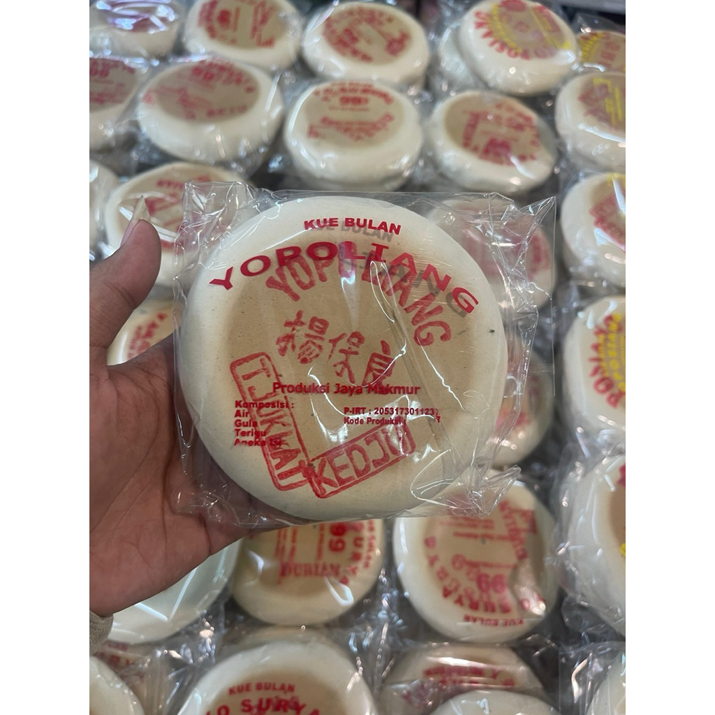 

Kue Bulan Yo Surya 99 Rasa Keju – Oleh Oleh Legendaris – Kue Imlek Tradisional