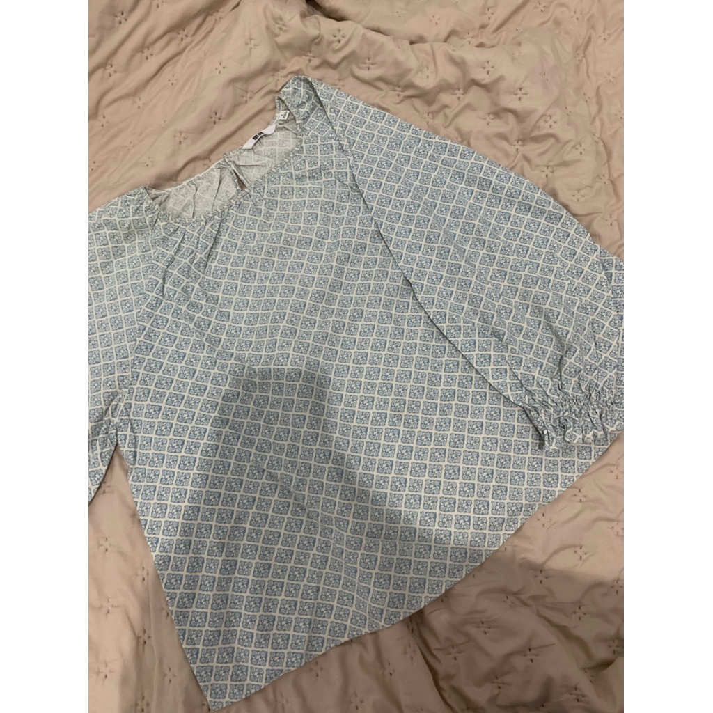 Blouse Uniqlo Second Wanita