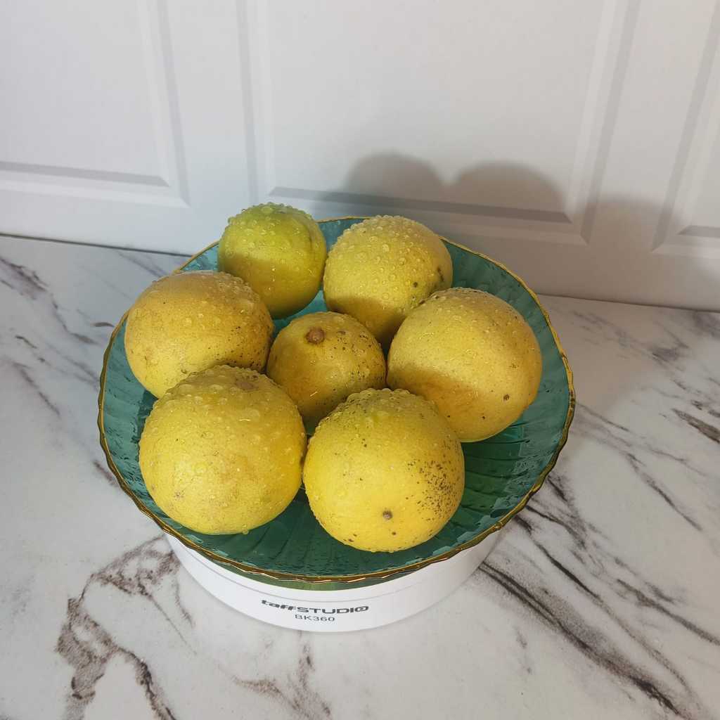 

Jeruk Nipis kuning fresh 1 kg langsung petik dari kebun sendiri