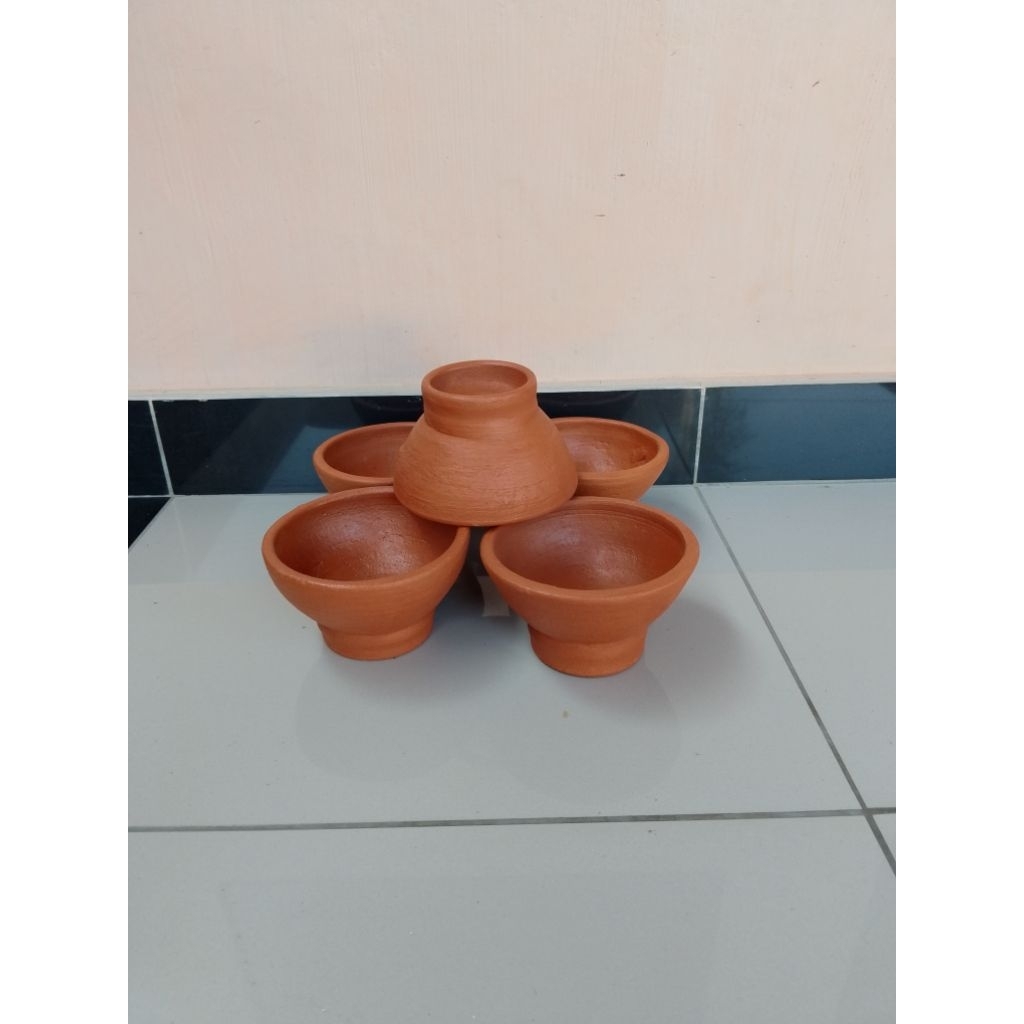 buhur tempat bakar kemenyan dari tanah liat. parukuyan tempat bakar dupa kemenyan dari tanah liat  d